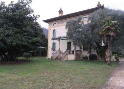 Foto Villa unifamiliare in Via Pozzo dell'Amore, Affi Centro di 548 m²
