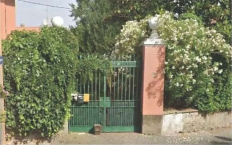 Foto Appartamento in Via Umberto Primo, Colonna Centro di 82 m² all'asta