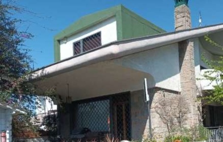 Foto Villa unifamiliare in Via Ticino, Ardea di 208 m² con 8 locali