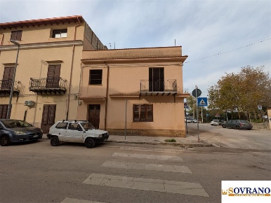 Foto Appartamento in Via Sacramento, Cinisi Centro di 240 m² con 8 locali