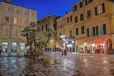 Foto Appartamento in Piazza Matteotti, Alassio Centro di 110 m² in vendita