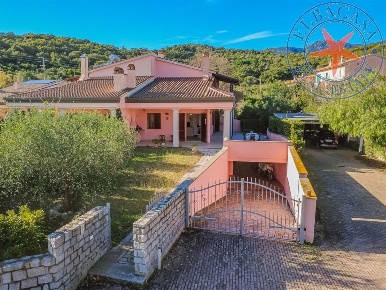 Foto Case semi ndipendenti in Via giovanni XXIII, Campo nell'Elba di 100 m²