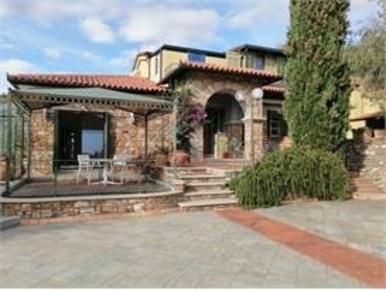 Foto Villa unifamiliare a Andora di 190 m² con 6 locali in vendita