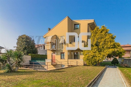 Foto Appartamento in via Venezia, Seveso Altopiano, Baruccana di 70 m²