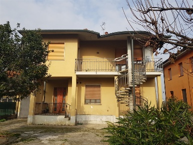 Foto Casa indipendente a Pagazzano di 270 m² con 7 locali in vendita