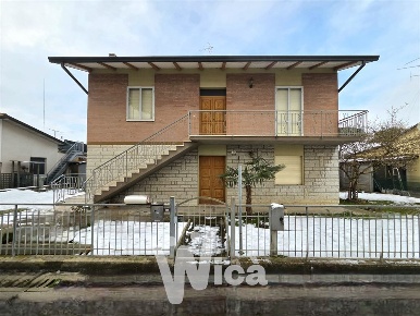 Foto Casa indipendente a Cervia di 179 m² con 5 locali in vendita