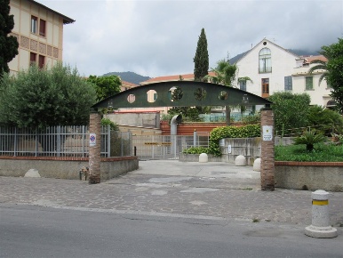 Foto Box in Via San Giovanni Bosco, Alassio Centro di 16 m² con 1 locali