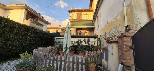 casa indipendente in vendita a Massa in zona Centro Storico