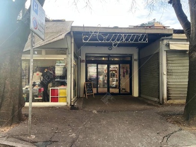 Foto Attività commerciale in Piazza Riccardo Wagner 15/A - Milano, Milano