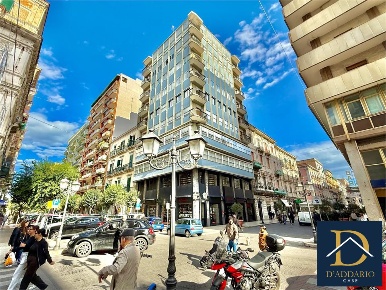 Foto Appartamento in Via Nitti, Taranto Borgo di 214 m² con 7 locali