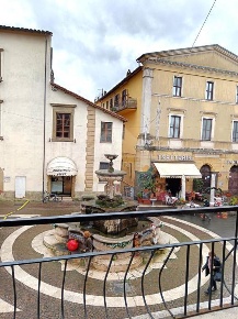 Foto Appartamento in Piazza del Comune, Sutri Centro di 85 m² con 3 locali