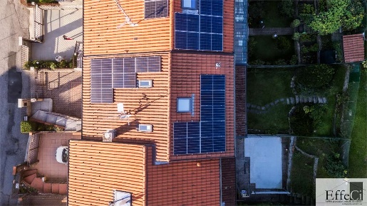 Foto Villa a schiera in Via Ugo Foscolo 16, Gemonio di 140 m² con 5 locali