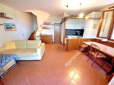 Foto Villa a schiera a Massa Marina di Massa Centro di 80 m² con 3 locali