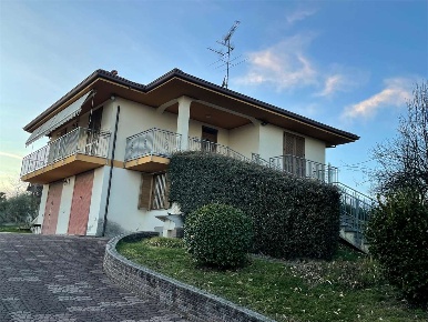 Foto Villa unifamiliare in Via Circonvallazione, Borgo Ticino di 250 m²
