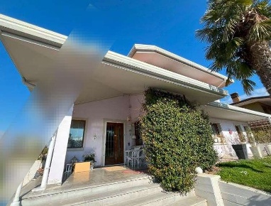 Foto Villa unifamiliare in Via Bando, Porpetto Centro di 365 m² all'asta