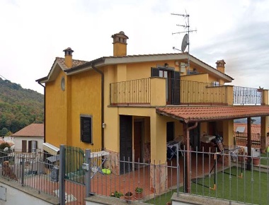 Foto Appartamento in Via Borgo Valle Vergine, Rocca di Papa Centro di 68 m²