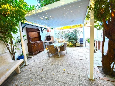 Foto Appartamento in Via Comano, Carrara Marina di Carrara di 70 m²