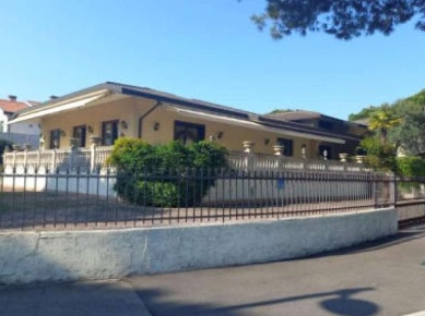 Foto Appartamento in Via G.B. Moroni, Abano Terme Centro di 206 m² all'asta