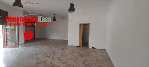 Foto Negozio in Via De Mille, Nola Centro di 75 m² con 1 locali in affitto
