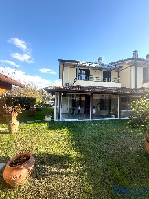 Foto Villa a schiera a Massa Romagnano di 140 m² con 4 locali in vendita
