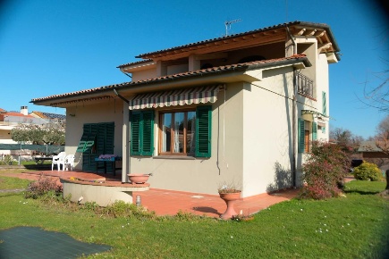Foto Villa unifamiliare a Capannori Lammari - Lunata di 280 m² con 6 locali