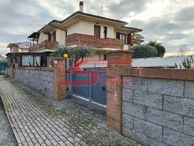 Foto Appartamento a Ponte Buggianese Centro di 75 m² con 3 locali