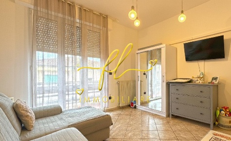 Foto Appartamento a Cecina Cecina Centro di 80 m² con 3 locali in vendita