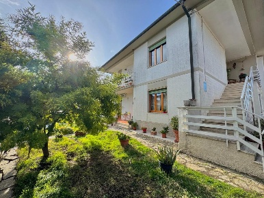 Foto Villa bifamiliare a Peccioli di 145 m² con 5 locali in vendita
