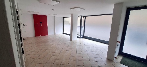 Foto Negozio a Empoli Carraia - Torricelli di 108 m² con 1 locali