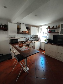 Foto Appartamento a Carrara Avenza di 85 m² con 4 locali in vendita