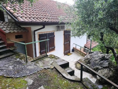 Foto Casa indipendente a Massa San Carlo - Antona di 100 m² con 5 locali