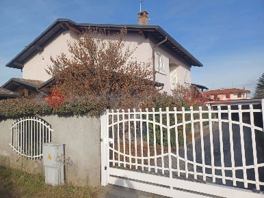 Foto Villa unifamiliare in Via Giorgione 16, Inveruno Centro di 115 m²