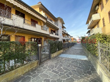 Foto Appartamento in DEGLI ALPINI, Brembate Centro di 89 m² con 3 locali