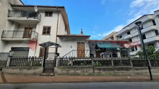 Foto Casa indipendente in Via Botta 152, Siano di 290 m² con 6 locali