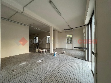 Foto Negozio a Arezzo Porta Crucifera di 234 m² con 2 locali in vendita