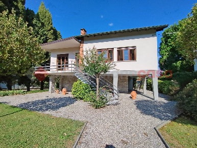 Foto Villa singola in Tesio, Dormelletto di 220 m² con 8 locali in vendita