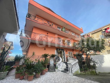 Foto Appartamento in Via Aldo Moro 18, Quarto di 100 m² con 3 locali