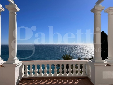 Foto Villa unifamiliare in Via dei Colli 49, Bordighera di 650 m²
