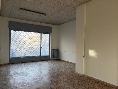 Foto Negozio in Via PRINCIPE AMEDEO 18, Beinasco Centro di 70 m² in vendita