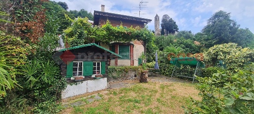 Foto Villa singola in per Lesa, Belgirate di 170 m² con 7 locali in vendita