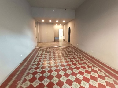 Foto Negozio in Corso Adda 41, Lodi Centro Storico di 67 m² con 2 locali