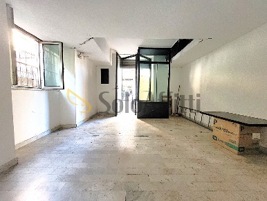 Foto Locale commerciale in Via Giacinto Gigante, Napoli Arenella di 24 m²