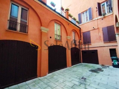 Foto Magazzino in Via dei Grasolfi, Modena Centro Storico di 13 m²