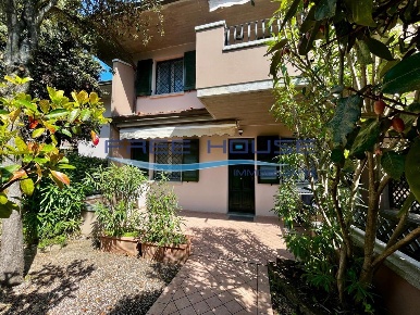 Foto Case indipendenti in Viale Alfredo Oriani 81, Cervia Mare di 90 m²