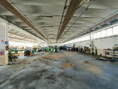 Foto Capannone industriale a Villafranca di Verona di 1497 m² con 18 locali