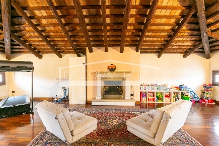 Foto Villa bifamiliare a Casale sul Sile Centro di 335 m² con 6 locali