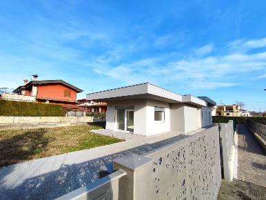 Foto Villa unifamiliare a Filago Centro di 150 m² con 4 locali in vendita