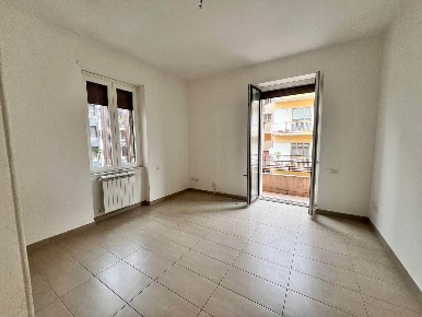 Foto Appartamento in via zara 32, Salerno Centro di 110 m² con 4 locali