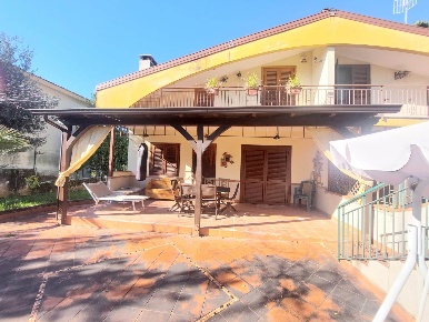 Foto Villa bifamiliare a Giffoni Sei Casali di 150 m² con 4 locali