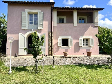Foto Villa unifamiliare a Collesalvetti di 142 m² con 3 locali in vendita